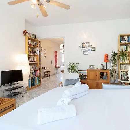 In The Center Of Antibes, Up To 4 Persons To Sleep *