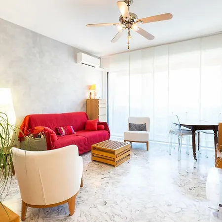 In The Center Of Antibes, Up To 4 Persons To Sleep *