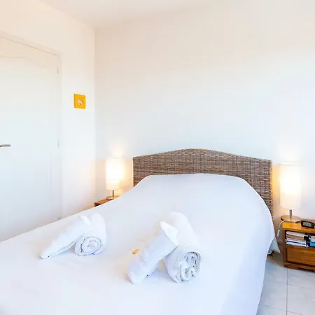 In The Center Of Antibes, Up To 4 Persons To Sleep Appartement *