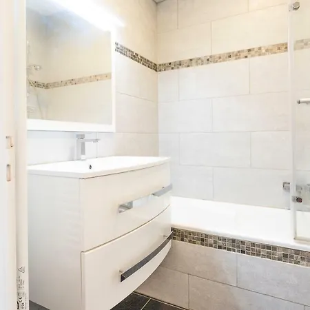 In The Center Of Antibes, Up To 4 Persons To Sleep Appartement *